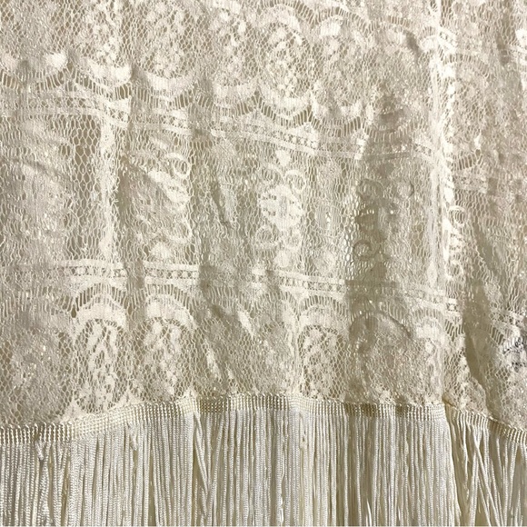 Forever 21 Sheer Ivory Lace Fringe-Hem Crop Top - Picture 5 of 5